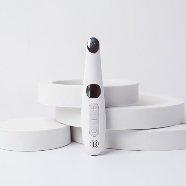 BEAUTICAL Sonic Eye Care Booster_ lifestyle