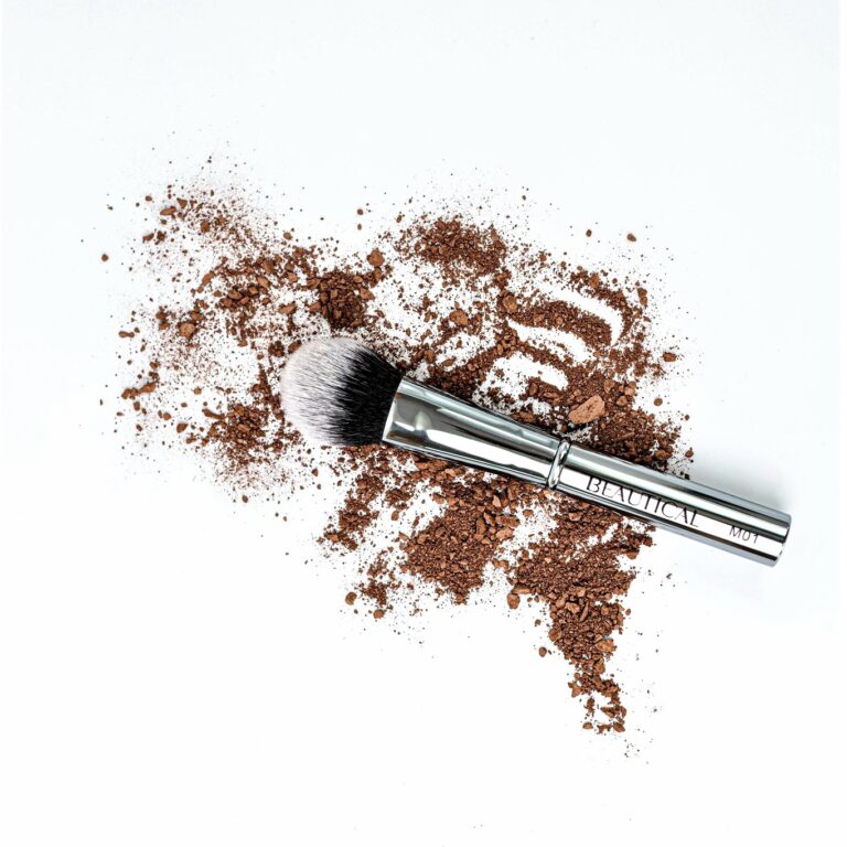 BEAUTICAL METAL GLAM Brush Set_ lifestyle