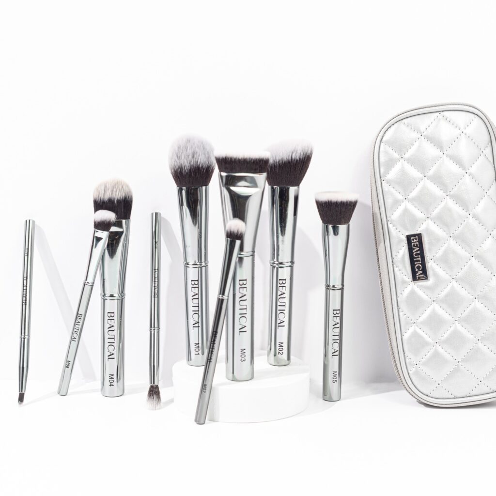 BEAUTICAL METAL GLAM Brush Set_ lifestyle