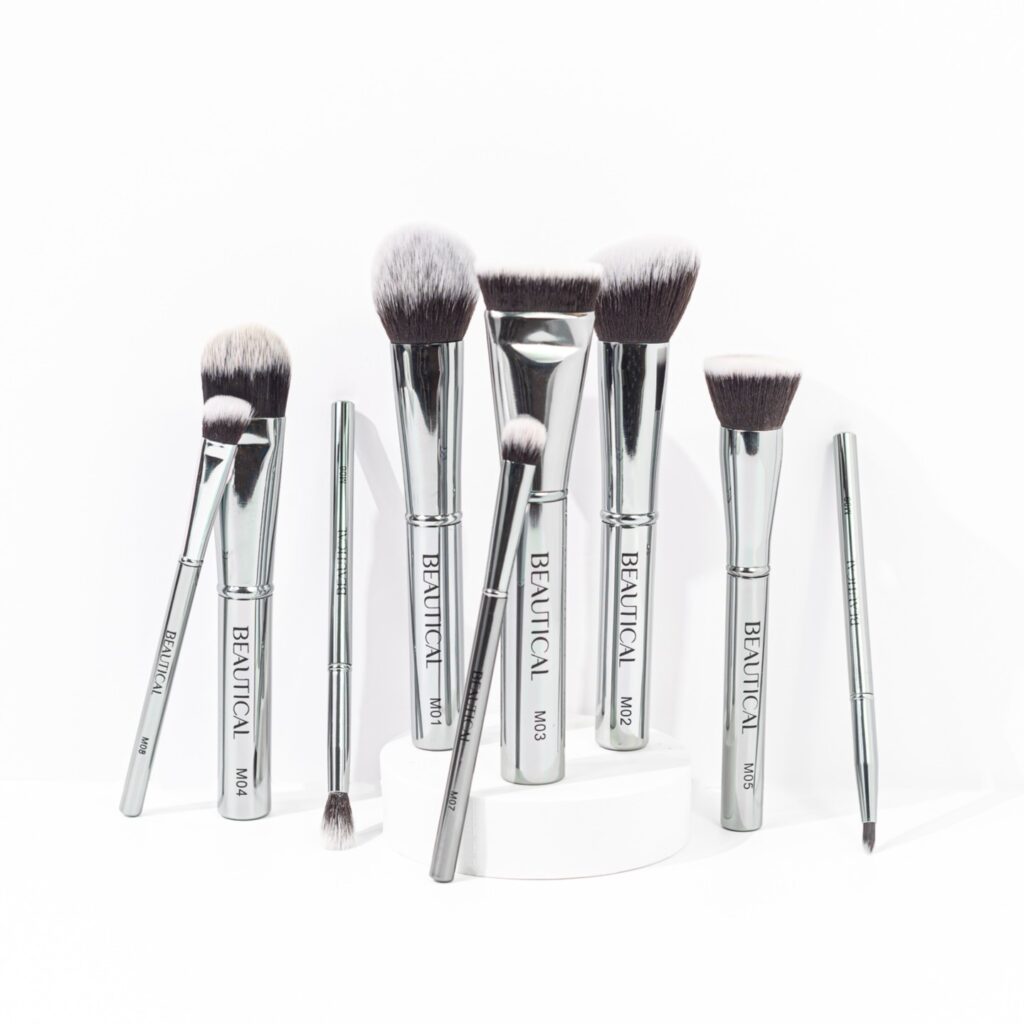 BEAUTICAL METAL GLAM Brush Set lifestyle